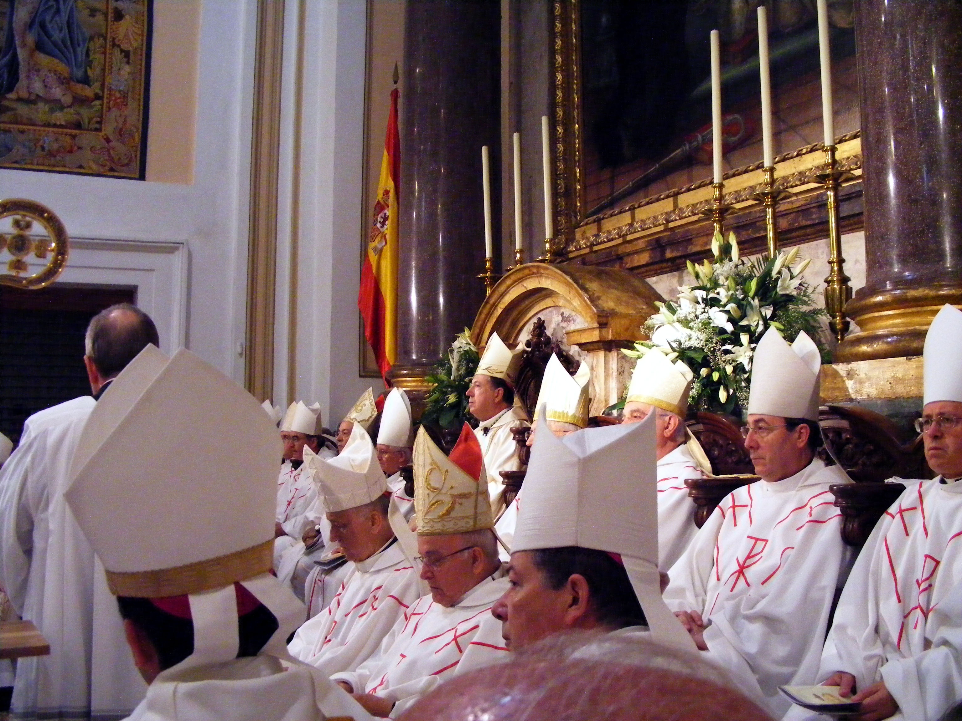 con-arzobispos-y-obispos.JPG